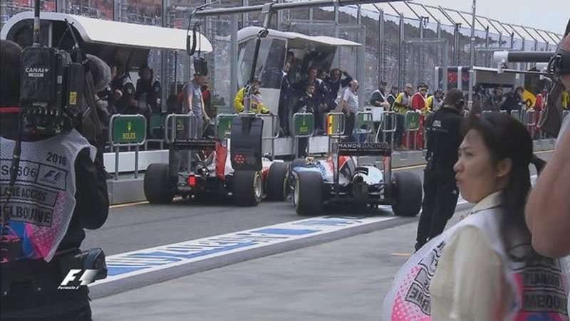 Tabrakan Dengan Grosjean, Rio Haryanto Dijatuhi Hukuman Tabrakan Dengan Grosjean, Rio Haryanto Dijatuhi Hukuman