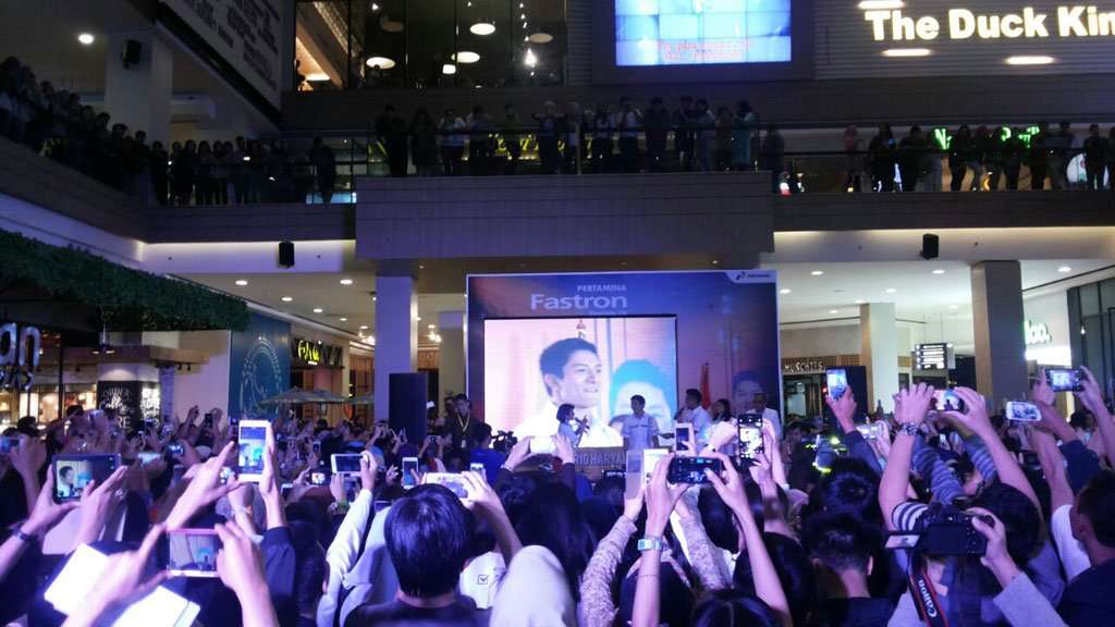 Video: Histeria Meet n Greet Fans dengan Rio Haryanto Video: Histeria Meet n Greet Fans dengan Rio Haryanto