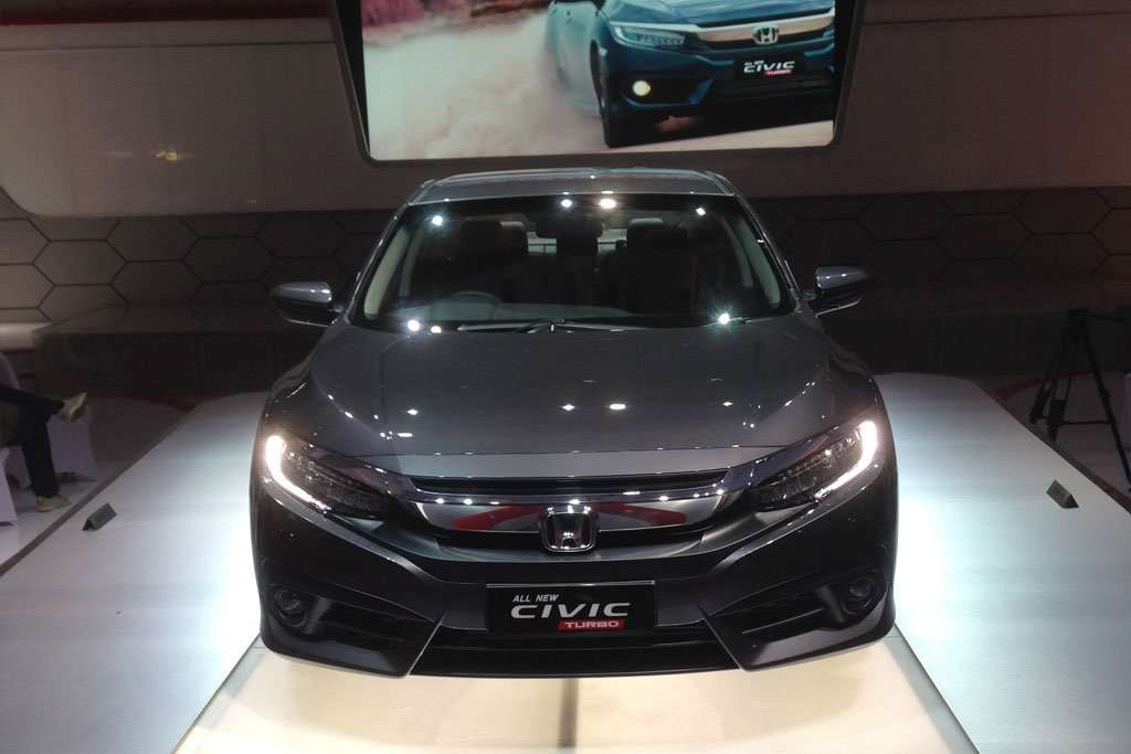 Mesin All New Honda Civic 1.5 Liter Setara dengan 2.2 Liter Mesin All New Honda Civic 1.5 Liter Setara dengan 2.2 Liter