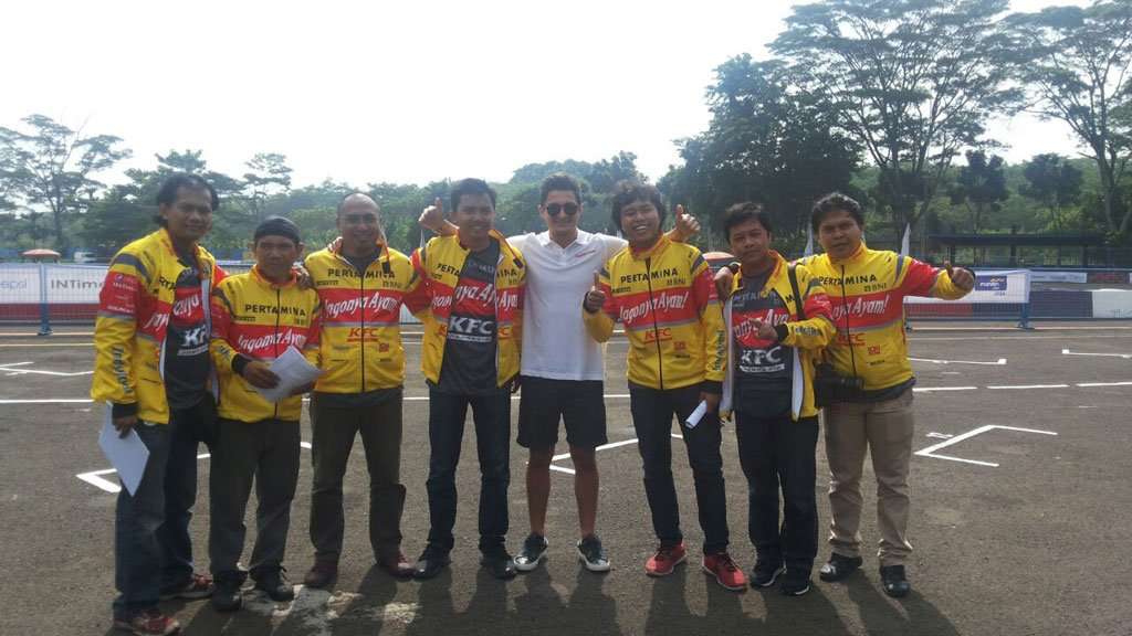 Coaching Clinic Bersama Team Jagonya Ayam dan 4 Pembalap GP2 Coaching Clinic Bersama Team Jagonya Ayam dan 4 Pembalap GP2