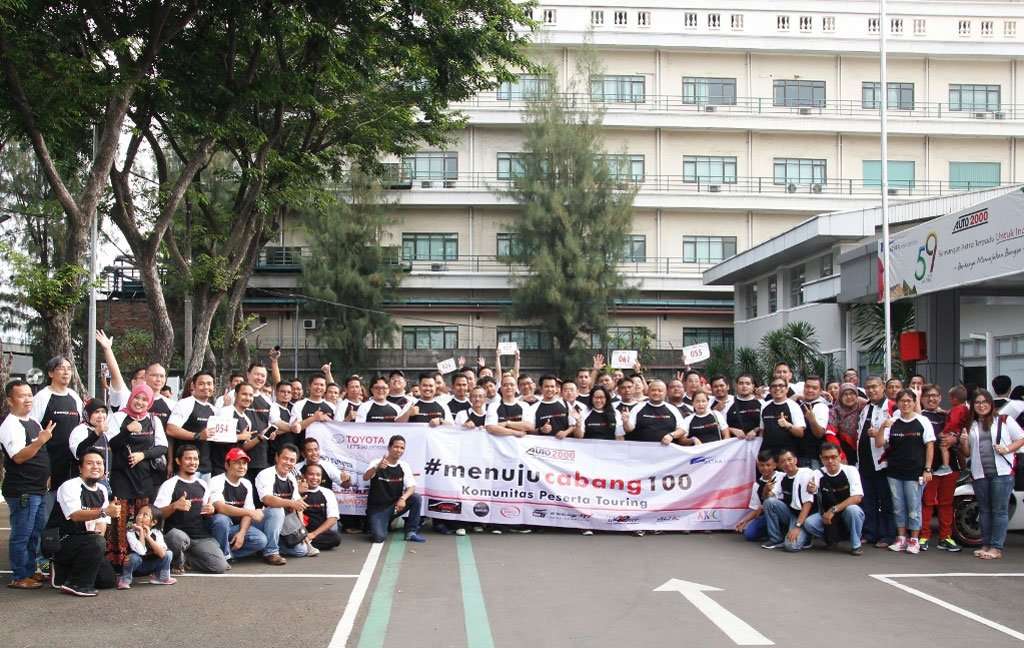 100 Mobil Komunitas Sambut Cabang ke-100 Auto2000 100 Mobil Komunitas Sambut Cabang ke-100 Auto2000