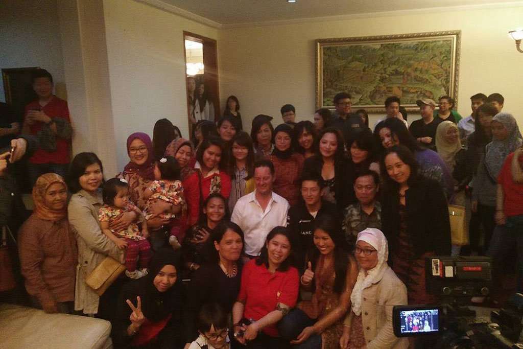 Rio Haryanto Disambut Hangat Fans di Shanghai Rio Haryanto Disambut Hangat Fans di Shanghai