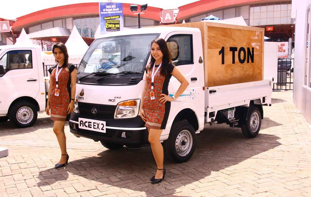 Tata Motors Raih Transaksi Rp 7 Miliar di IIMS 2016 Tata Motors Raih Transaksi Rp 7 Miliar di IIMS 2016