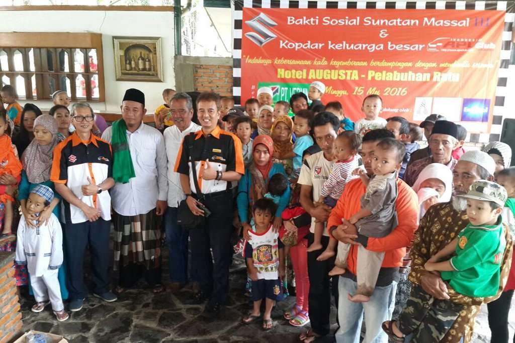 Suzuki APV Club Indonesia Gelar Sunatan Massal di Pelabuhan Ratu Suzuki APV Club Indonesia Gelar Sunatan Massal di Pelabuhan Ratu