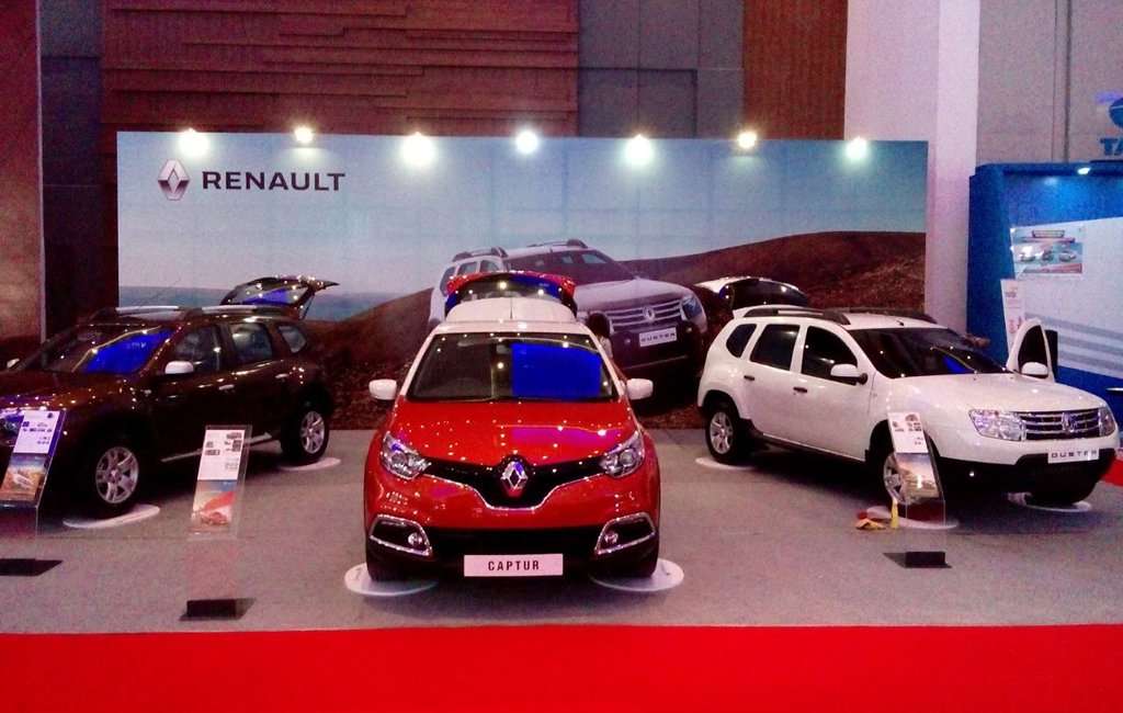 Renault Duster dan Captur Goda Pengunjung GIIAS Makassar Auto Show 2016 Renault Duster dan Captur Goda Pengunjung GIIAS Makassar Auto Show 2016