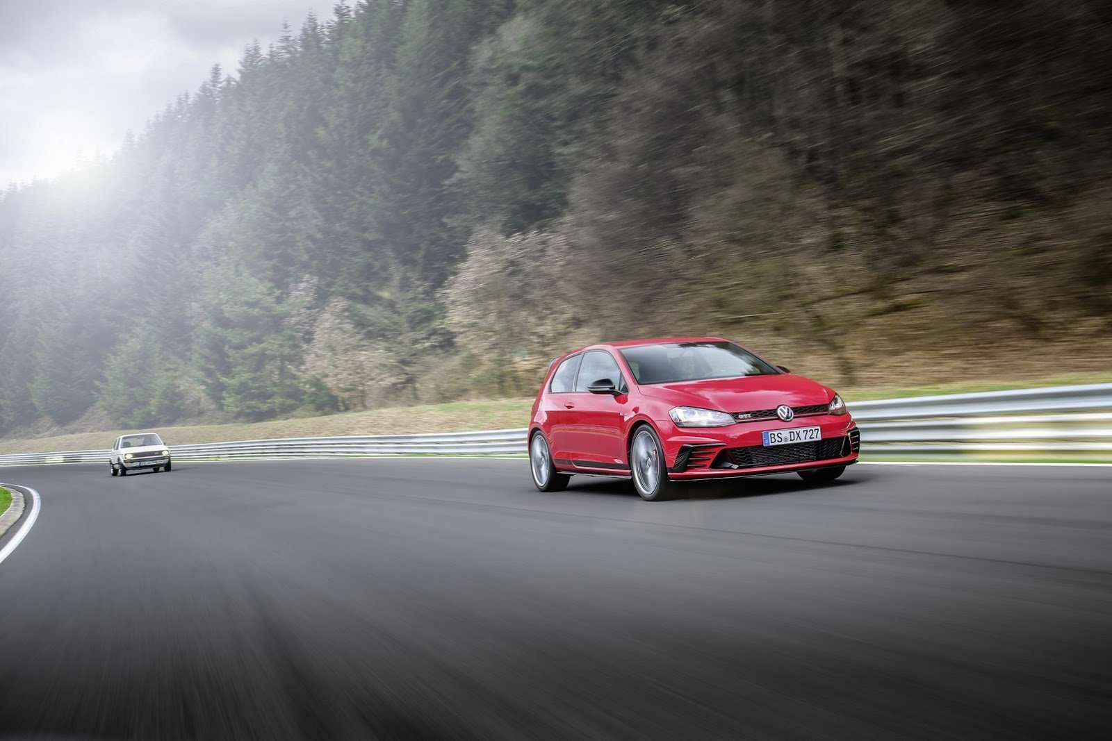 New VW Golf GTI Clubsport S Kalahkan M4 dan Hellcat di Nurburgring New VW Golf GTI Clubsport S Kalahkan M4 dan Hellcat di Nurburgring