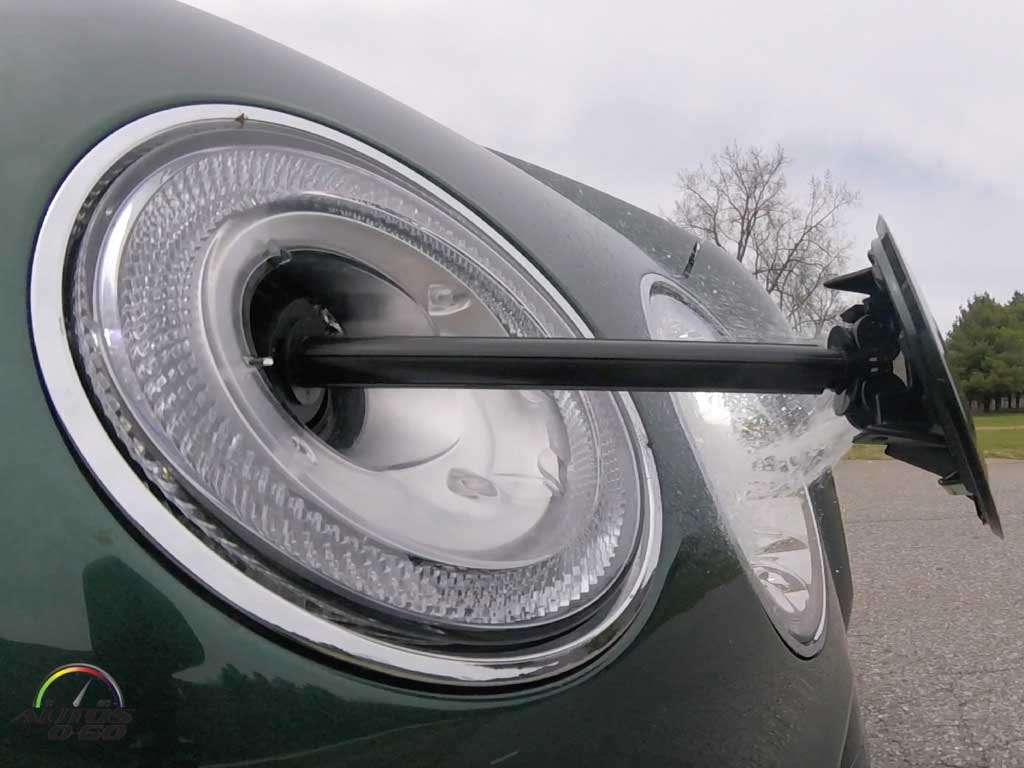 Video: Sistem Pencuci Lampu Depan Bentley Bentayga Video: Sistem Pencuci Lampu Depan Bentley Bentayga