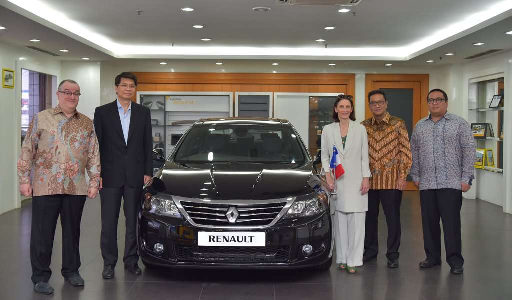 Renault Latitute Jadi Kendaraan Dinas Dubes Prancis di Indonesia Renault Latitute Jadi Kendaraan Dinas Dubes Prancis di Indonesia