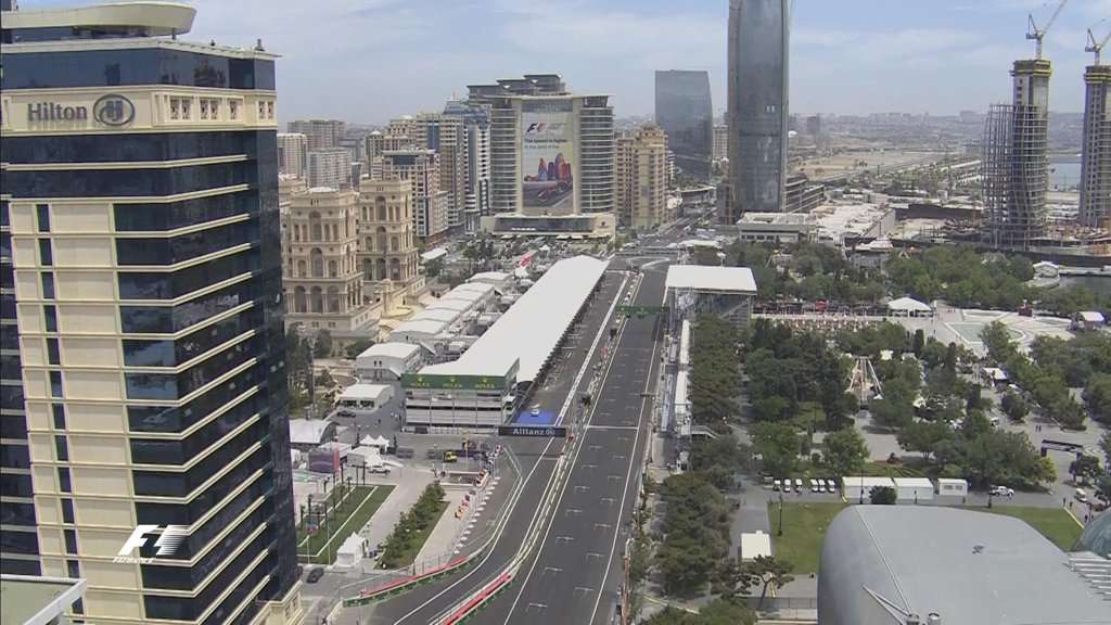 Duo Mercedes Memimpin, Rio Haryanto Posisi Buncit Duo Mercedes Memimpin, Rio Haryanto Posisi Buncit