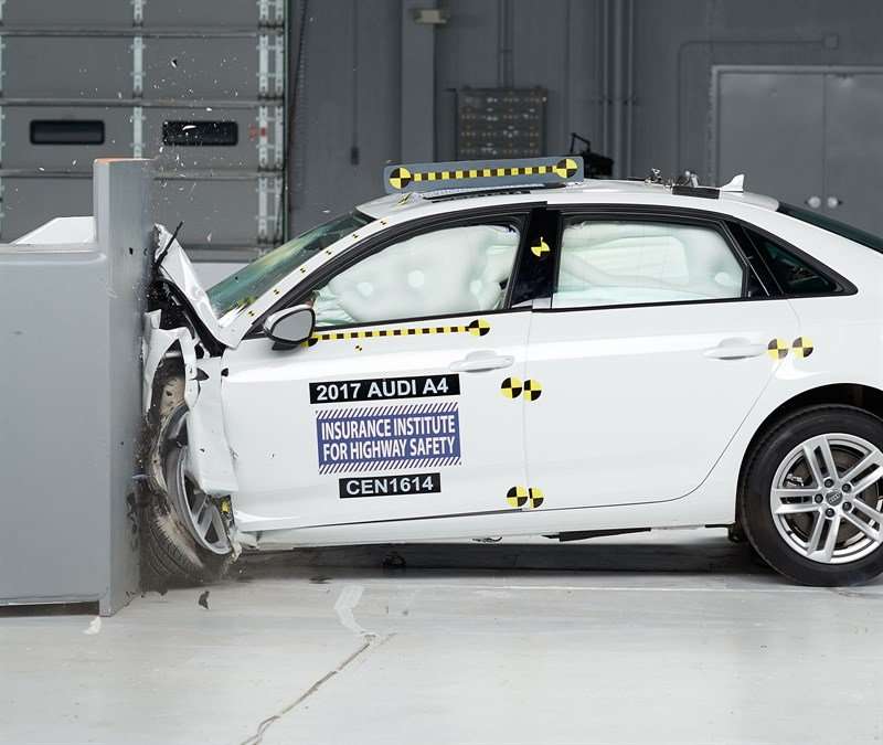 Audi A4 2017 Raih Penghargaan Top Safety Pick+ IIHS Audi A4 2017 Raih Penghargaan Top Safety Pick+ IIHS
