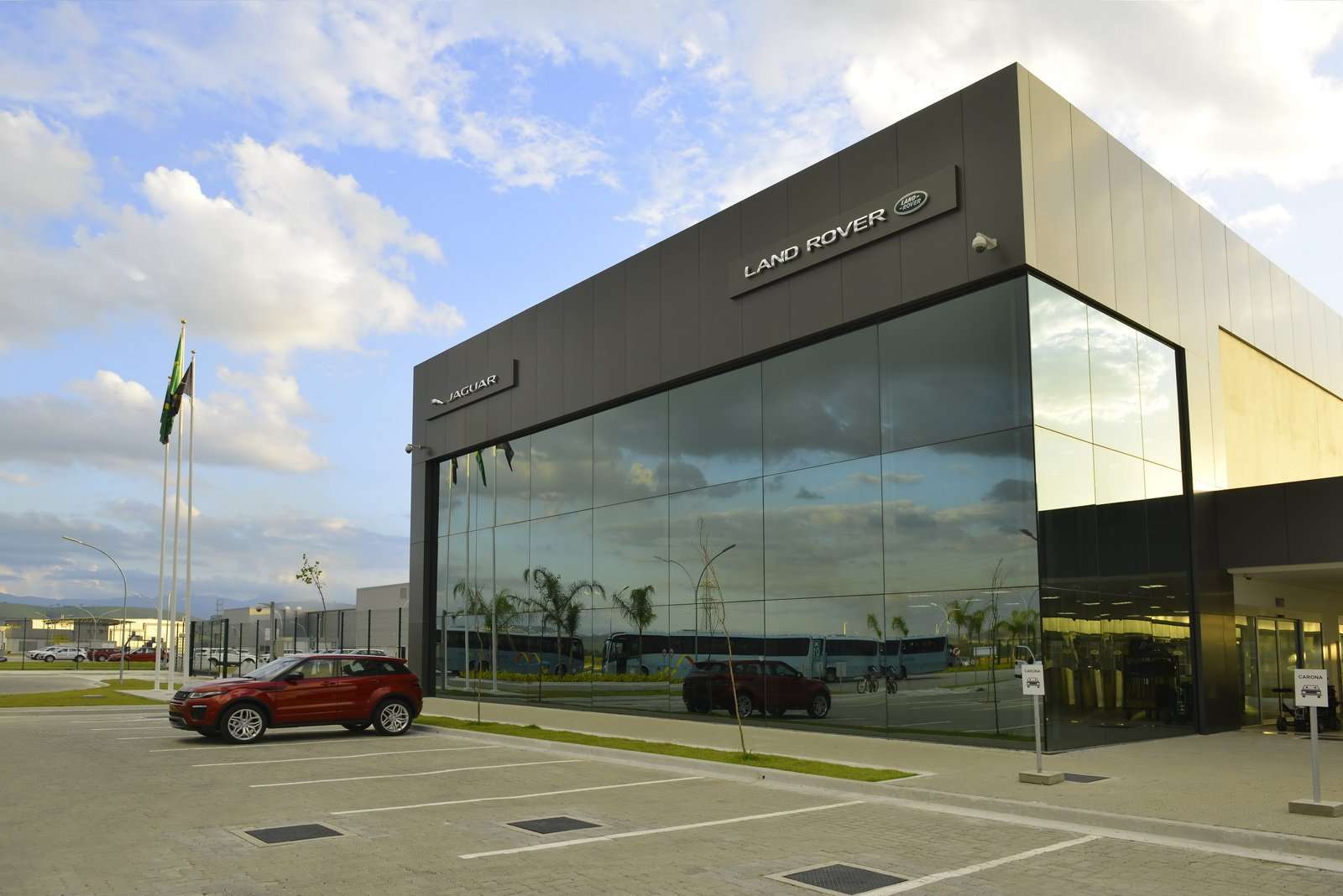 Jaguar Land Rover Buka Pabrik Baru di Brazil Pabrik Jaguar Land Rover