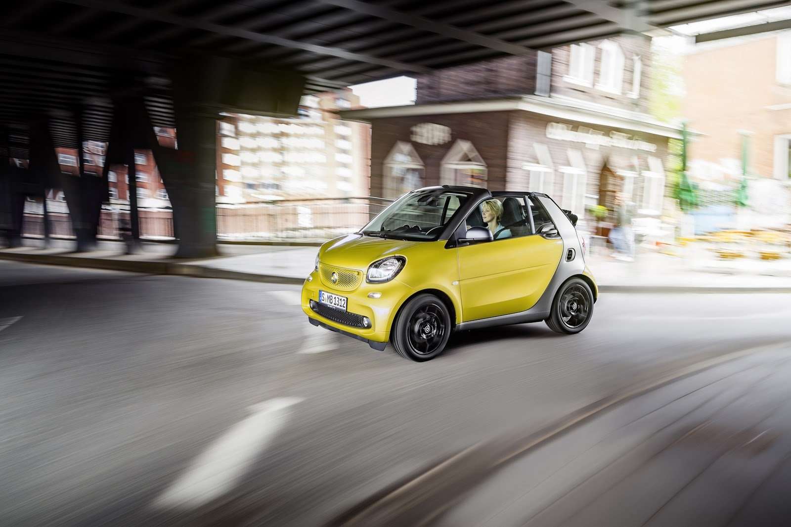Smart ForTwo Cabrio Kini Punya Pilihan Transmisi Manual Smart ForTwo Cabrio Kini Punya Pilihan Transmisi Manual