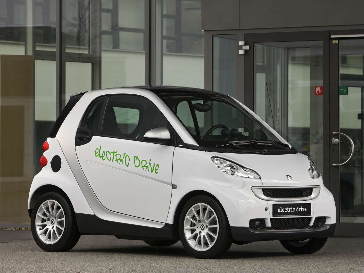 Smart Hadirkan Versi Electric ForTwo dan ForFour Smart Hadirkan Versi Electric ForTwo dan ForFour