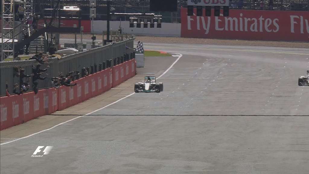Lewis Hamilton Cetak Hattrik di GP Inggris Lewis Hamilton Cetak Hattrik di GP Inggris