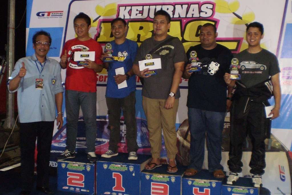 Pembalap Jawa Timur Kuasai Kejurnas Drag Race 2016 Seri 3 Pembalap Jawa Timur Kuasai Kejurnas Drag Race 2016 Seri 3