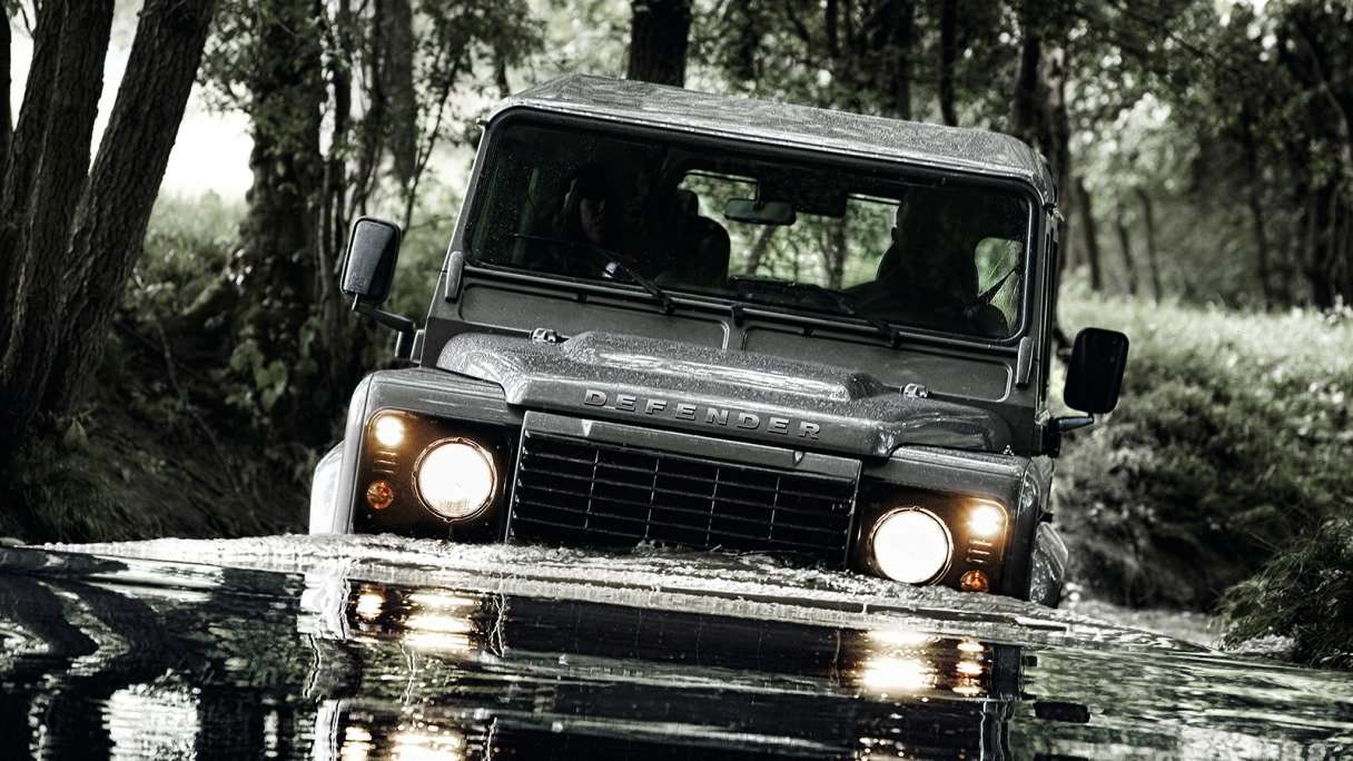 Land Rover Defender Siap Dilahirkan Kembali? Land Rover Defender Siap Dilahirkan Kembali?