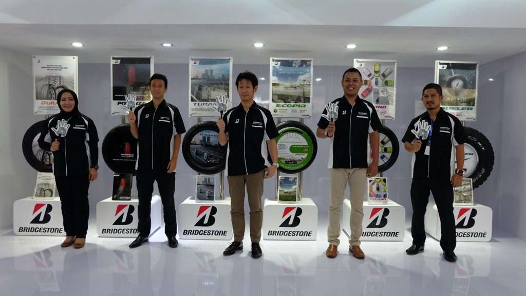 Replika TOMO di Booth Bridgestone GIIAS 2016 Replika TOMO di Booth Bridgestone GIIAS 2016