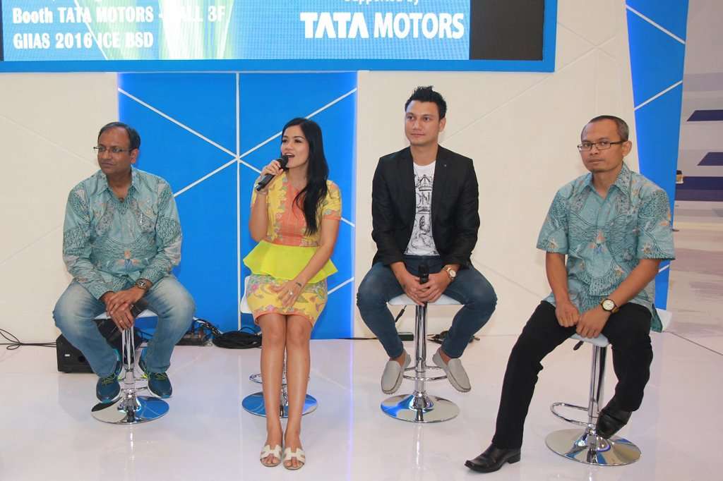 Titi Kamal Pilih Tata Ace EX2 untuk Usaha "Ayam Jerit" Titi Kamal Pilih Tata Ace EX2 untuk Usaha "Ayam Jerit"