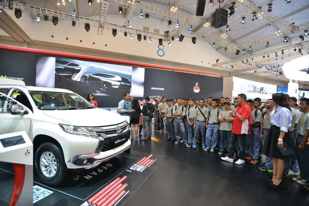Mitsubishi Kenalkan Teknologi di Acara Student Day GIIAS 2016 Mitsubishi Kenalkan Teknologi di Acara Student Day GIIAS 2016