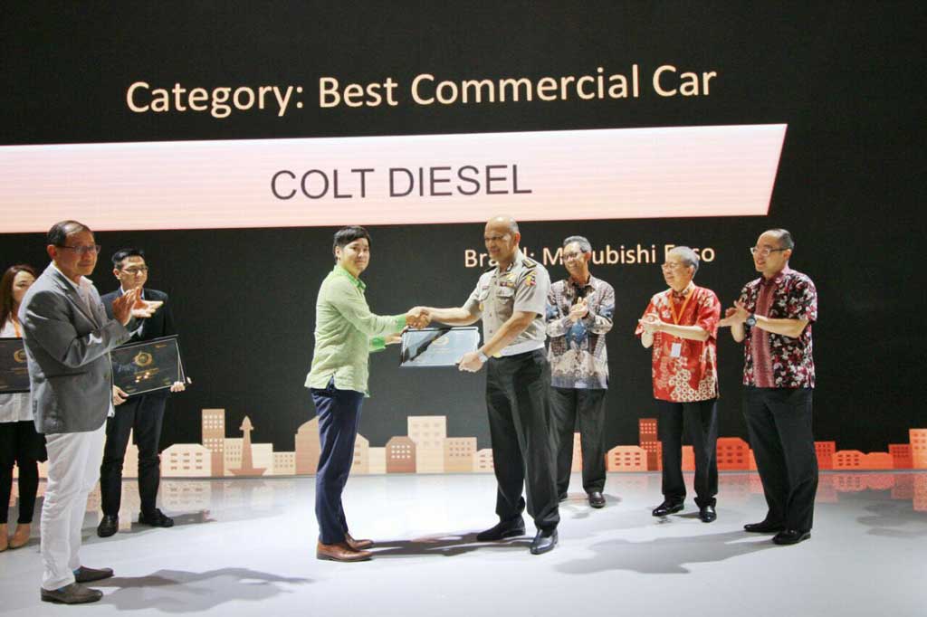 Colt Diesel Sabet Penghargaan Best Commercial Car Colt Diesel Sabet Penghargaan Best Commercial Car