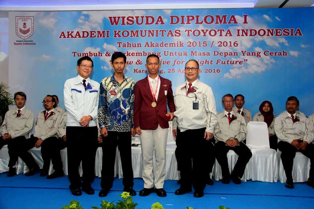 Toyota Indonesia Academy Wisuda 32 Lulusan Toyota Indonesia Academy Wisuda 32 Lulusan