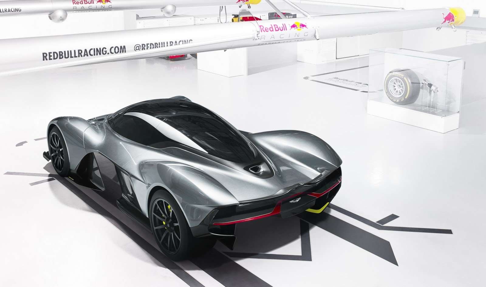 Aston Martin Siapkan Pesaing Ferrari 488 GTB Aston Martin Siapkan Pesaing Ferrari 488 GTB