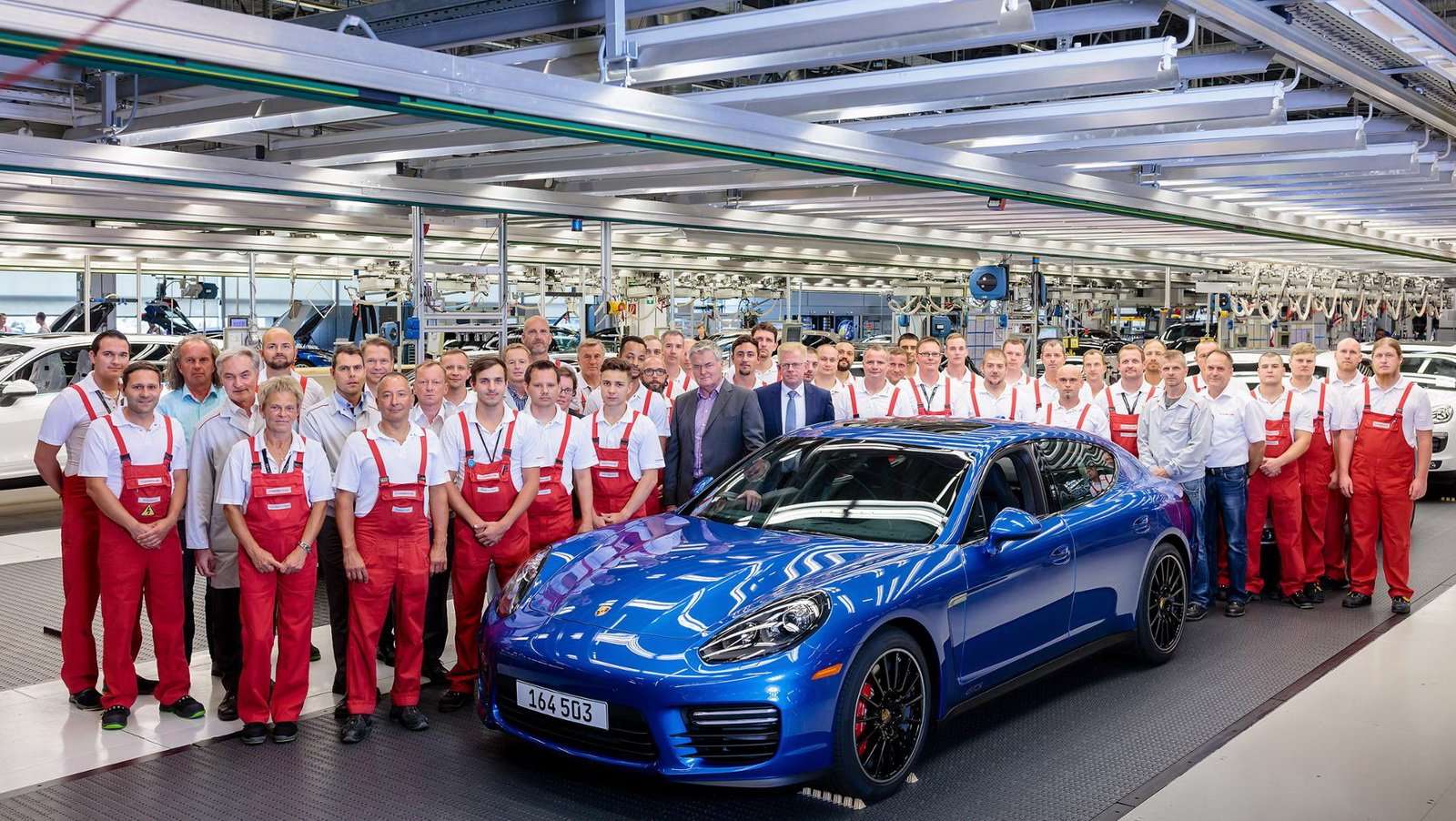 Porsche Panamera Generasi Pertama Berhenti Diproduksi Porsche Panamera Generasi Pertama Berhenti Diproduksi