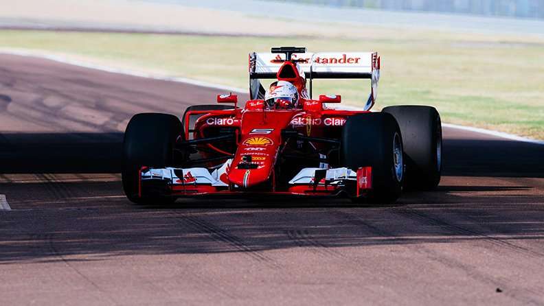 Sebastian Vettel Uji Spesifikasi Ban Pirelli Musim 2017 Sebastian Vettel Uji Spesifikasi Ban Pirelli Musim 2017