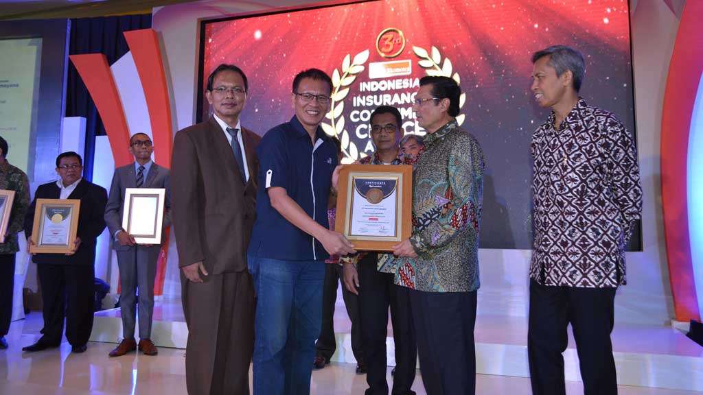 Asuransi Astra Raih 3 Penghargaan Asuransi Astra Raih 3 Penghargaan