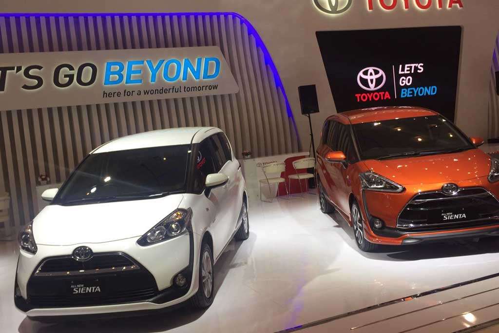 Toyota Sienta dan Calya Jadi "Magnet" di GIIAS Surabaya 2016 Toyota Sienta dan Calya Jadi "Magnet" di GIIAS Surabaya 2016