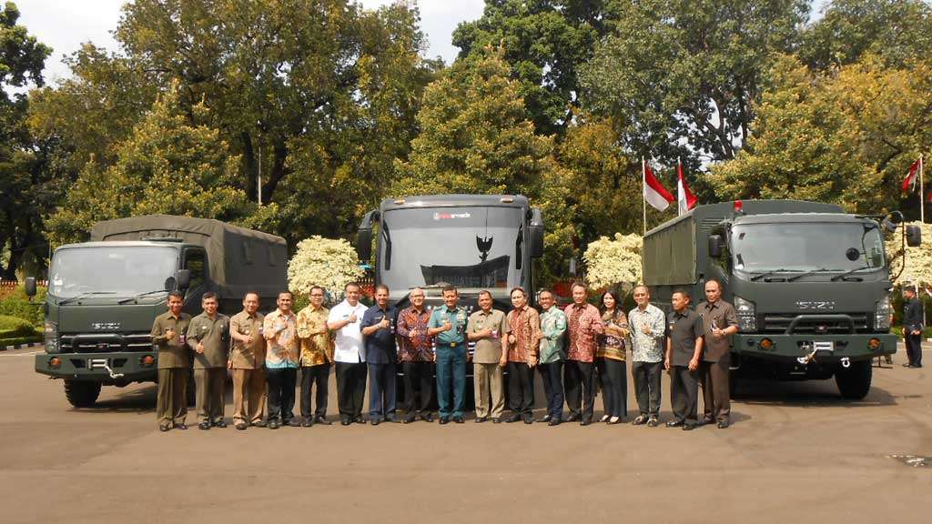 Isuzu Berikan 3 Kendaraan Untuk Kementrian Pertahanan Isuzu Berikan 3 Kendaraan Untuk Kementrian Pertahanan