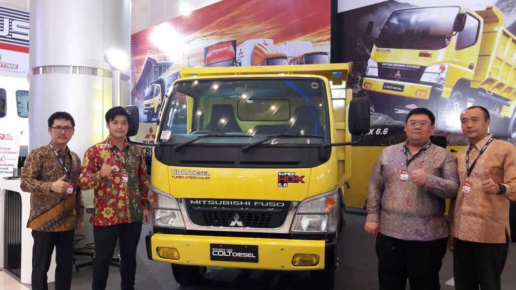 Mitsubishi Fuso Perkenalkan Dua Varian Terbarunya di Surabaya Mitsubishi Fuso Perkenalkan Dua Varian Terbarunya di Surabaya