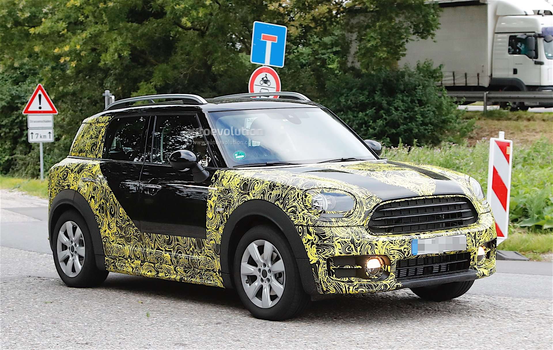 MINI Countryman Generasi Kedua Tertangkap Kamera MINI Countryman Generasi Kedua Tertangkap Kamera
