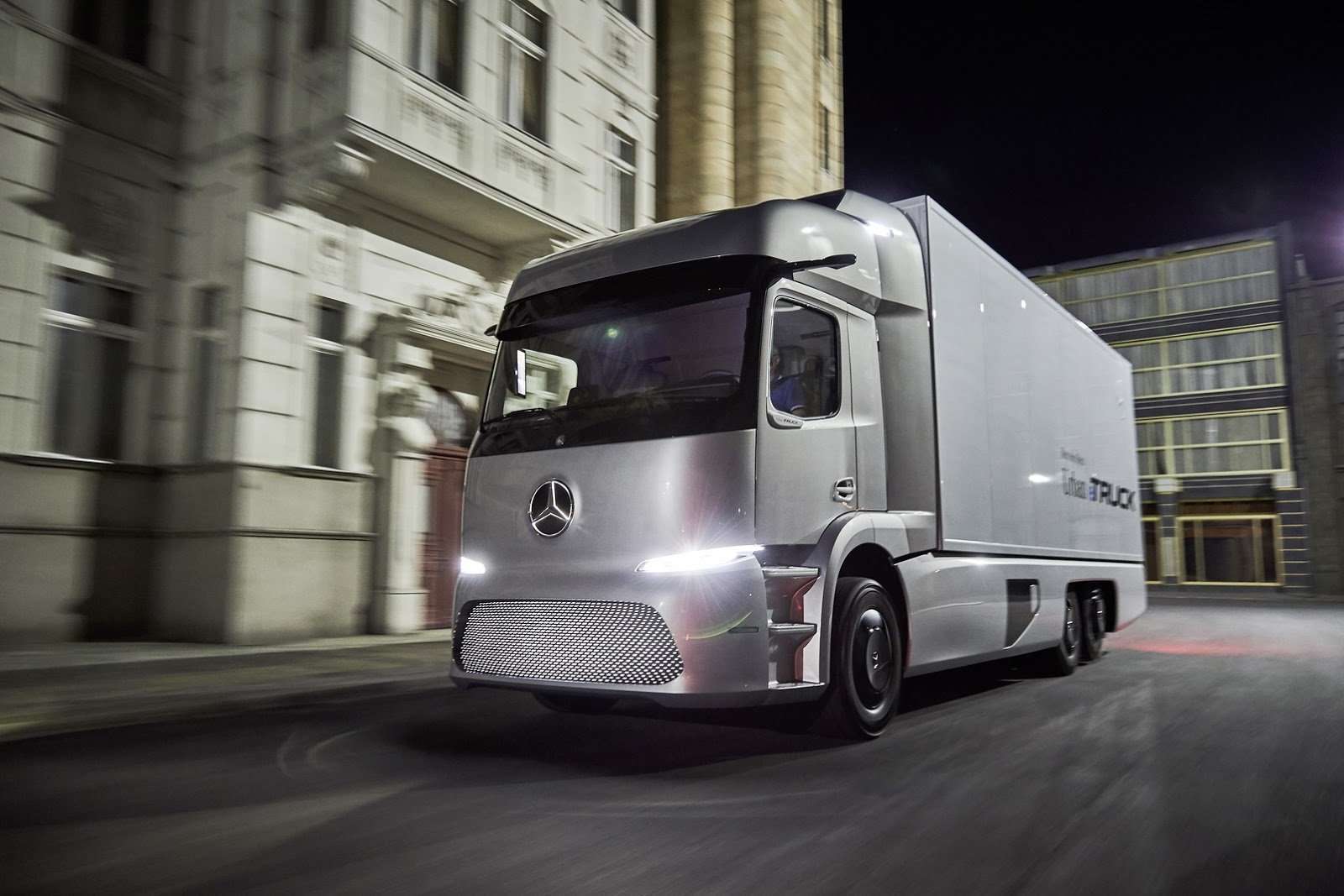 Mercedes-Benz Tampilkan All-Electric Urban eTruck di Paris Mercedes-Benz Tampilkan All-Electric Urban eTruck di Paris