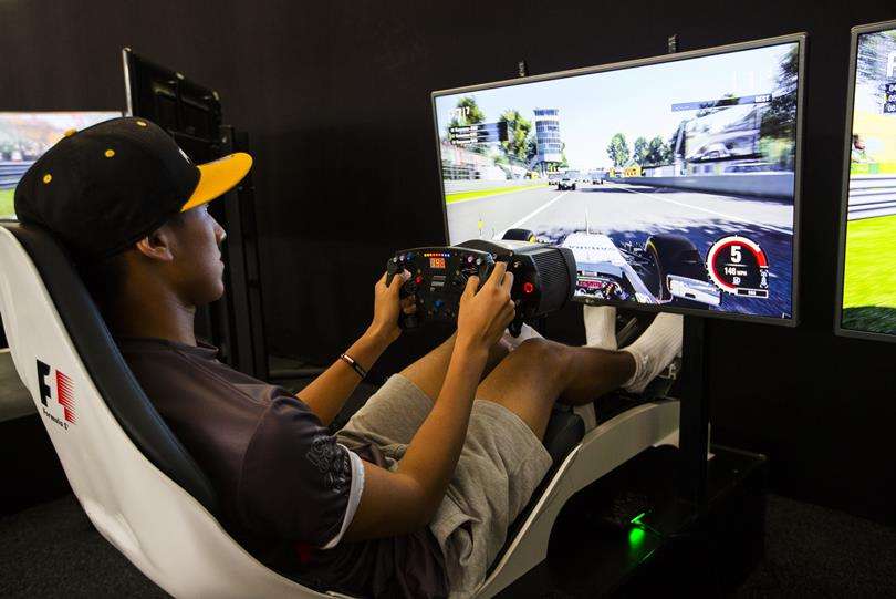 Sean Gelael Dilarang Pegang HP Selama Race Weekend Sean Gelael Dilarang Pegang HP Selama Race Weekend