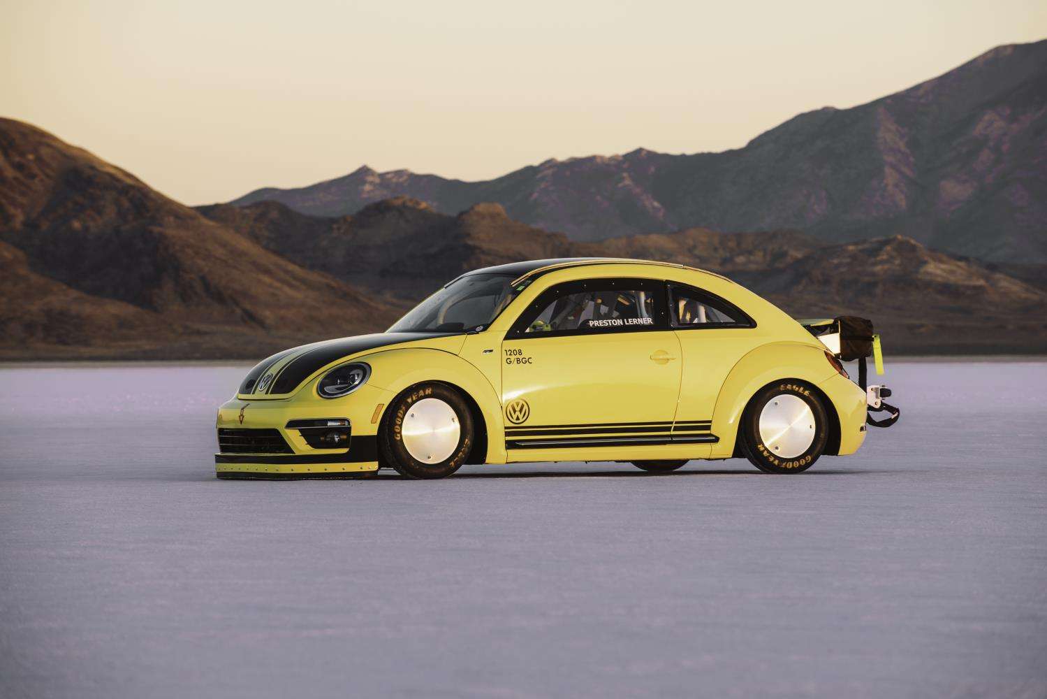 VW Beetle Capai 330 km/jam di Bonneville VW Beetle Capai 330 km/jam di Bonneville
