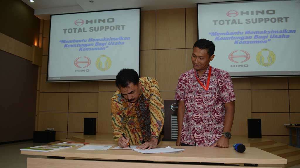 Hino Jamin Ketersediaan Suku Cadang Armada Perum Damri Hino Jamin Ketersediaan Suku Cadang Armada Perum Damri