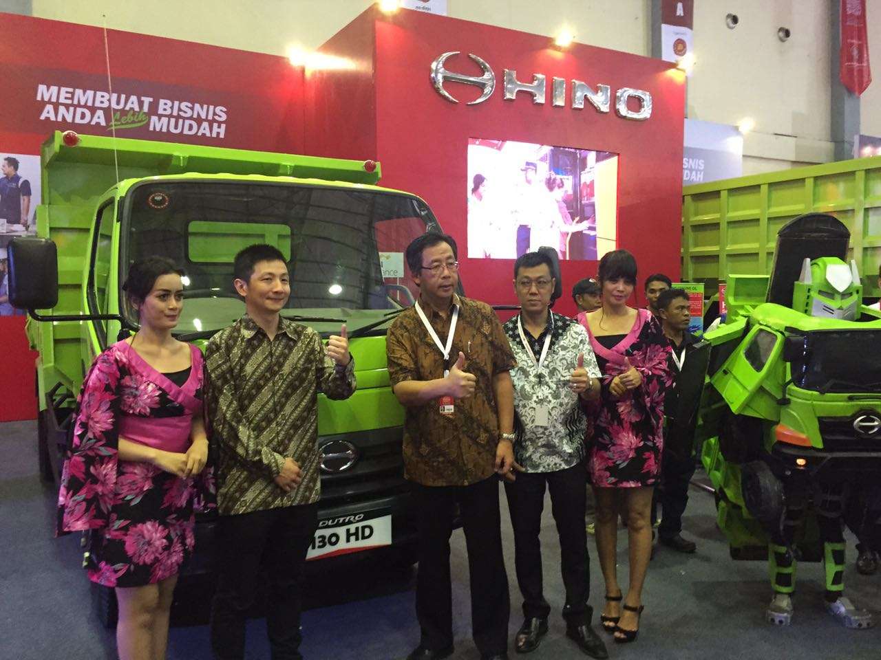 Hino Turut Meramaikan Ajang Pameran Otomotif Makassar 2016 Hino Turut Meramaikan Ajang Pameran Otomotif Makassar 2016