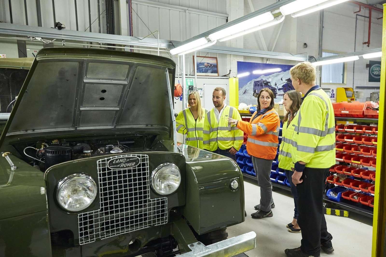 Land Rover Classic Berikan Pengalaman Restorasi Land Rover Classic Berikan Pengalaman Restorasi