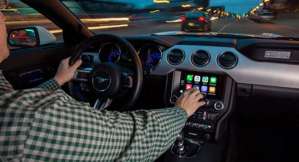 Dianggap Mengganggu, NHTSA Ingin Fitur Smartphone di Head Unit Dikurangi Dianggap Mengganggu, NHTSA Ingin Fitur Smartphone di Head Unit Dikurangi