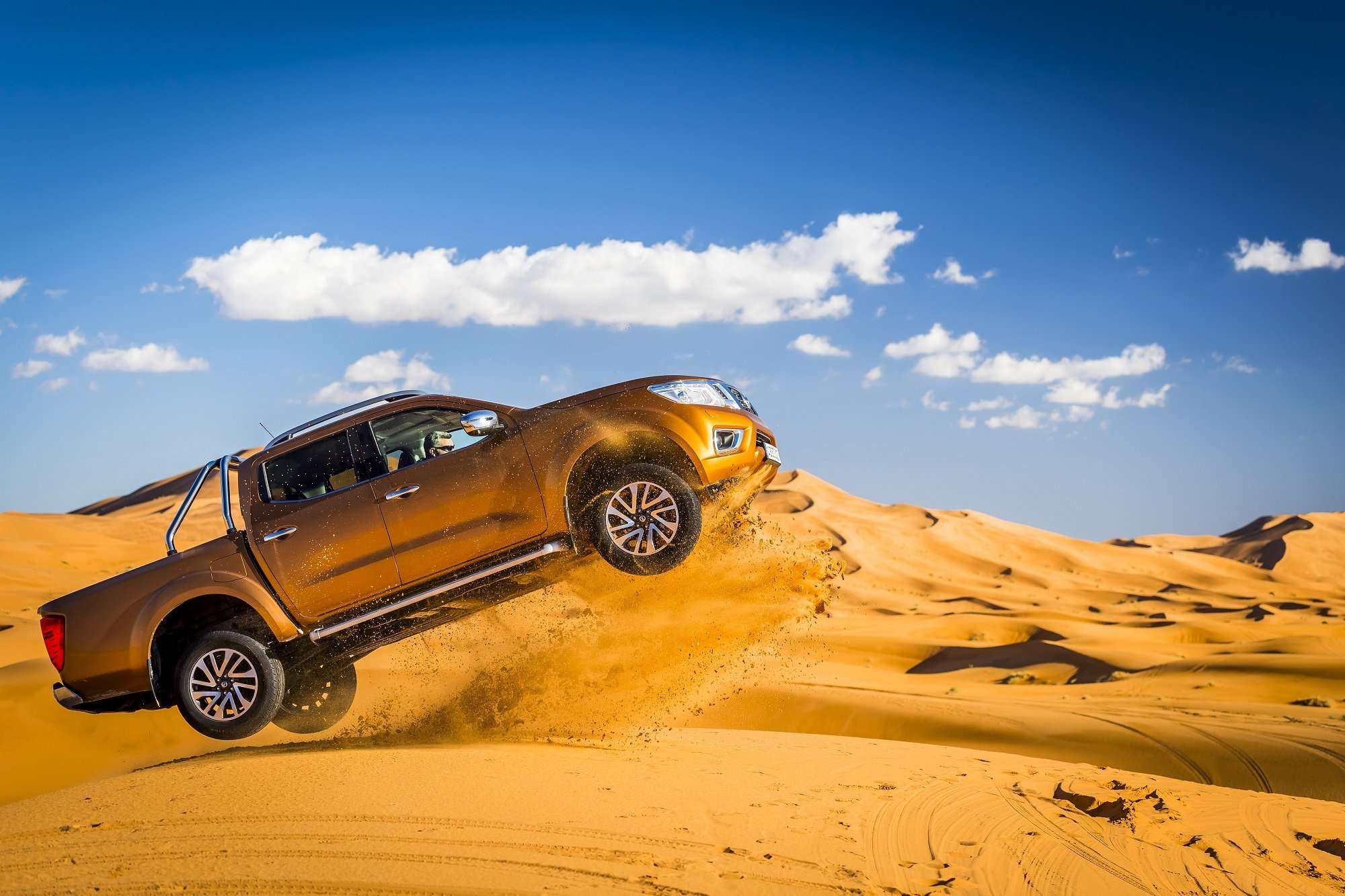 Nissan Navara Uji Ketangguhan di Gurun Sahara Nissan Navara Uji Ketangguhan di Gurun Sahara