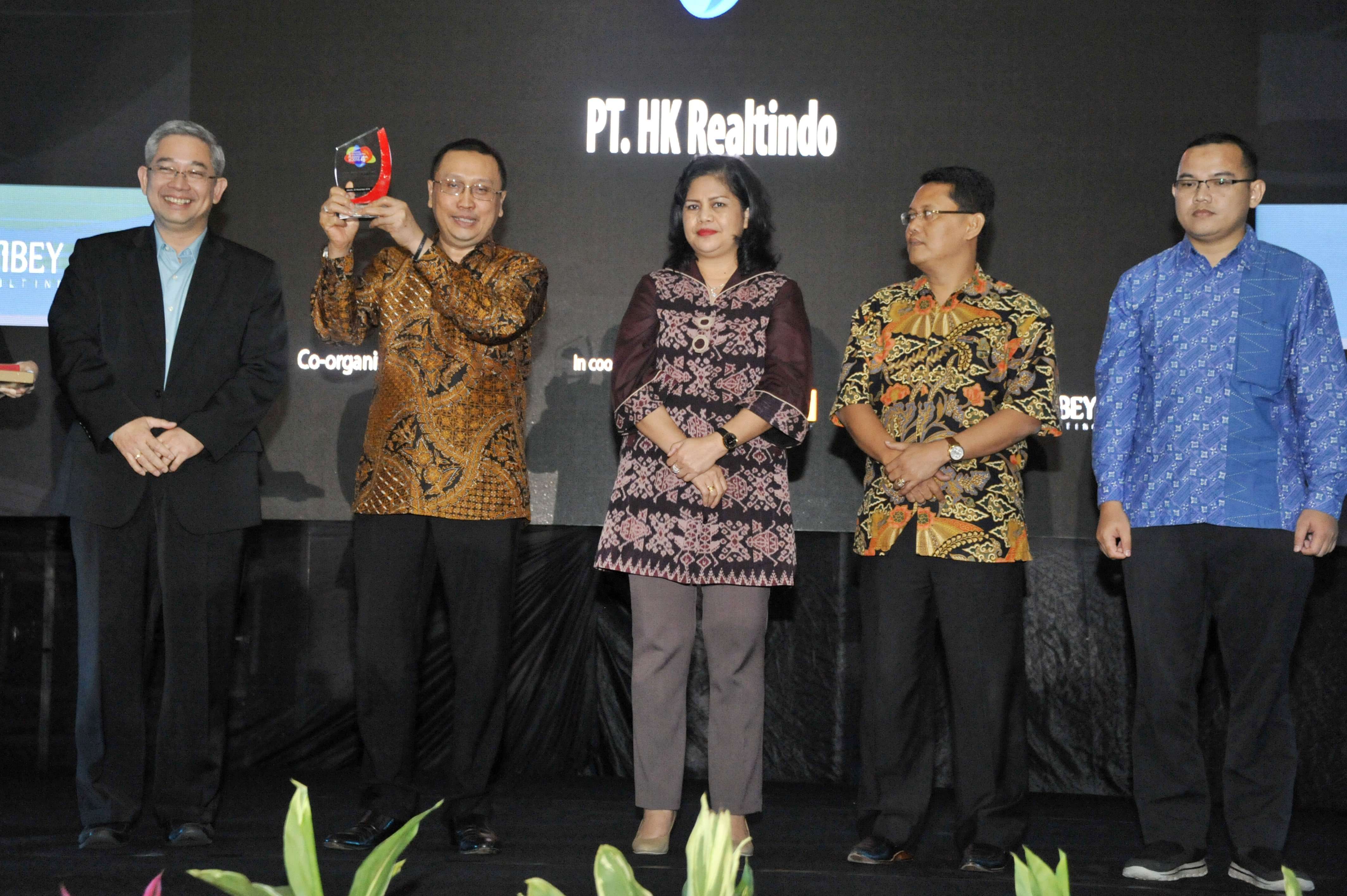 Pertamina Lubricant Raih BUMN Branding dan Marketing Award 2016 Pertamina Lubricant Raih BUMN Branding dan Marketing Award 2016