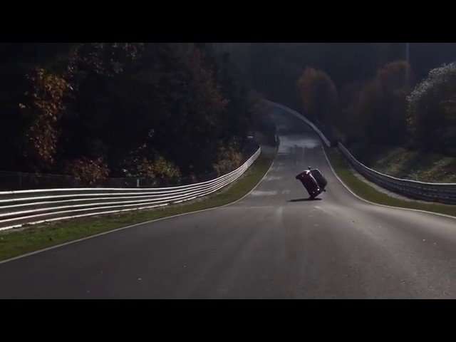 VIDEO: MINI Kelilingi Sirkuit Nurburgring Dengan 2 Roda VIDEO: MINI Kelilingi Sirkuit Nurburgring Dengan 2 Roda