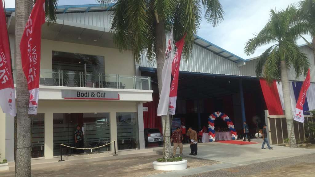 Mitsubishi Resmikan Fasilitas Bodi Repair & Cat di Lampung Mitsubishi Resmikan Fasilitas Bodi Repair & Cat di Lampung