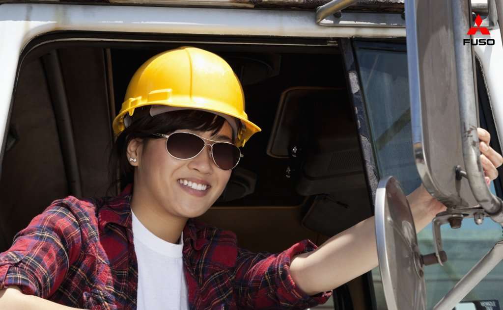 Mitsubishi Fuso Gelar Foto dan Video Kontes Sambut Penjualan 1 Juta Unit Mitsubishi Fuso Gelar Foto dan Video Kontes Sambut Penjualan 1 Juta Unit