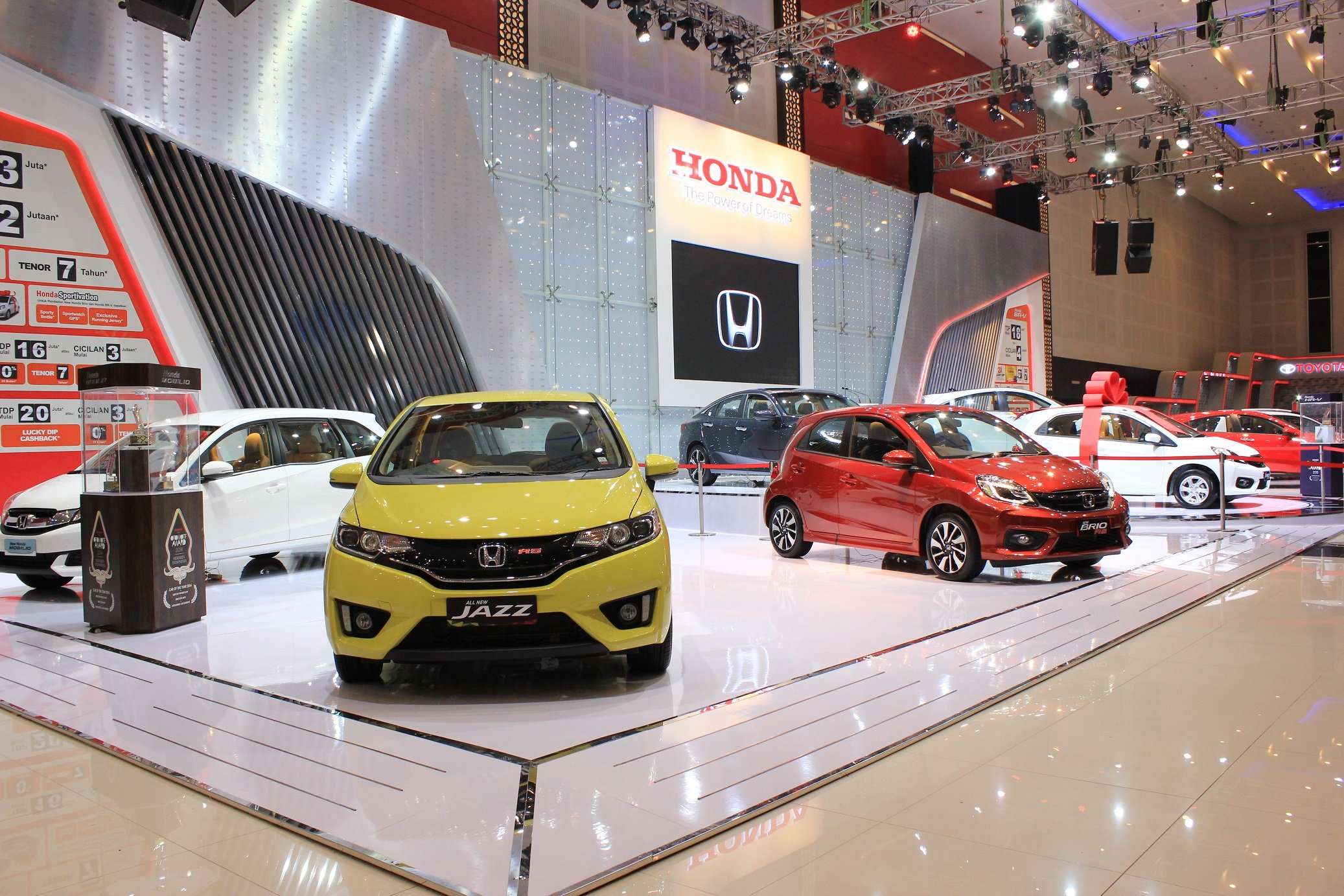 Honda Manjakan Konsumen di Pameran Otomotif Surabaya 2016 Honda Manjakan Konsumen di Pameran Otomotif Surabaya 2016