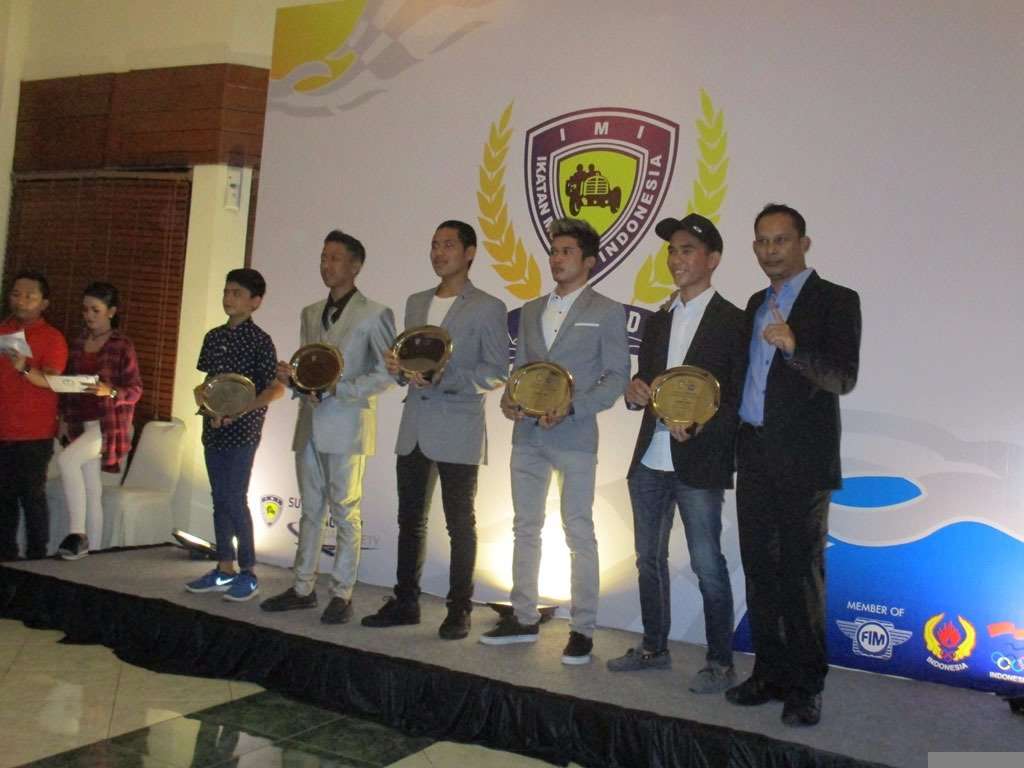 IMI Berikan Penghargaan Kepada Atlet Berprestasi Sepanjang 2016 IMI Berikan Penghargaan Kepada Atlet Berprestasi Sepanjang 2016