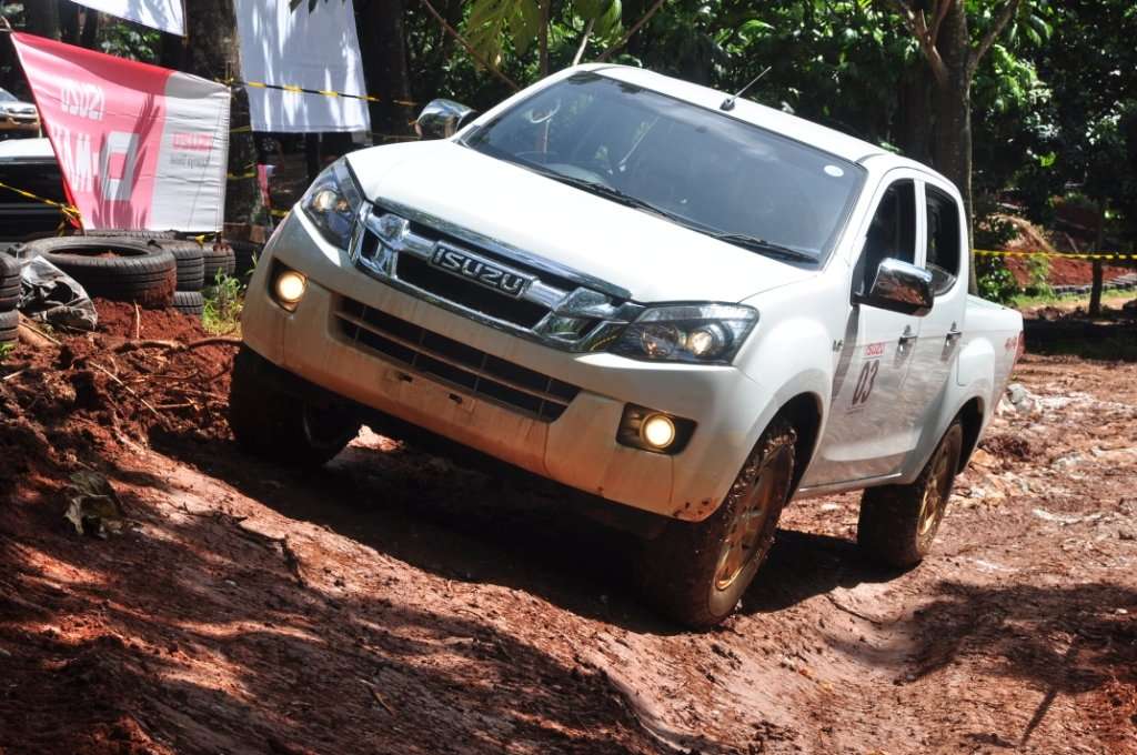 Isuzu Ajak Sales Team Uji Ketangguhan D-Max Isuzu Ajak Sales Team Uji Ketangguhan D-Max