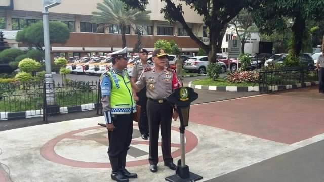 Polisi Korban Penganiayaan Ibu-Ibu Mendapat Penghargaan Kapolda Metro Jaya Polisi Korban Penganiayaan Ibu-Ibu Mendapat Penghargaan Kapolda Metro Jaya