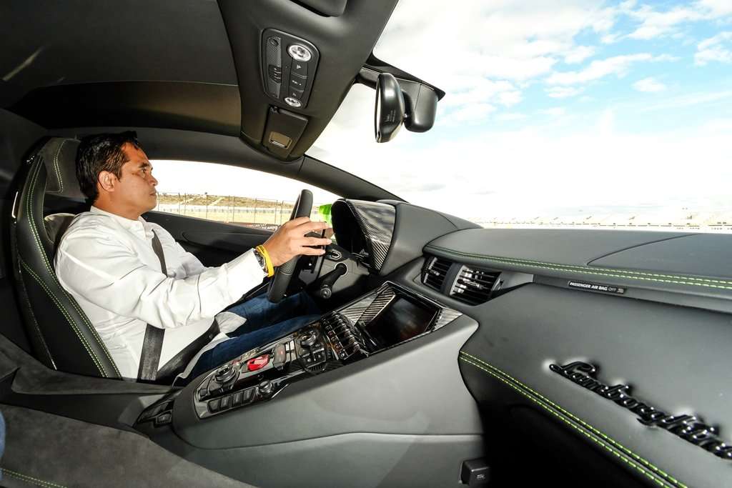 EKSKLUSIF TEST DRIVE: Menantang Lamborghini Aventador S (Bagian 2) EKSKLUSIF TEST DRIVE: Menantang Lamborghini Aventador S (Bagian 2)